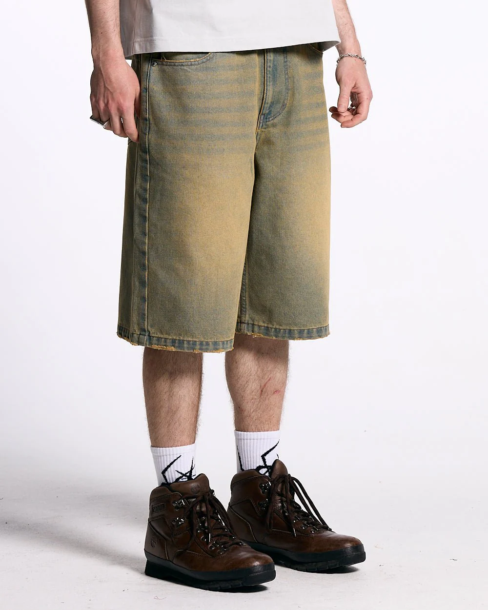 C V2 DIRTY DENIM SHORTS - Image 3