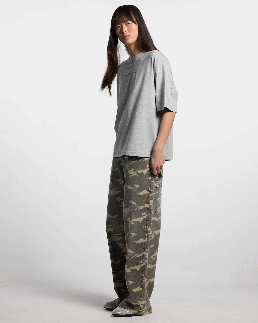 DISTRESS CURVED TEE HEATHER GREY - Image 5