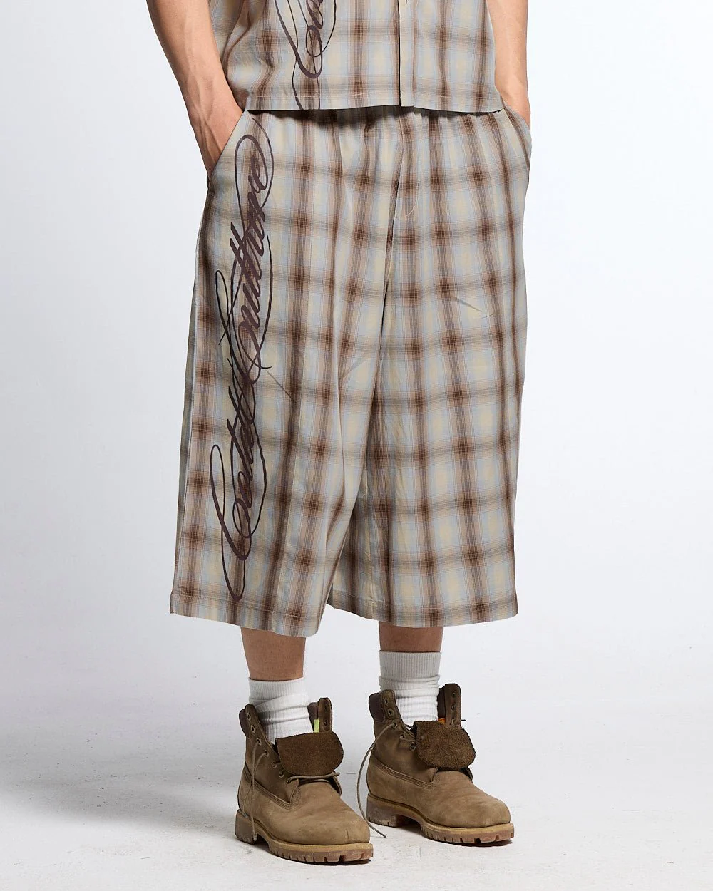 OFFICE SCRIPT SHORTS BEIGE