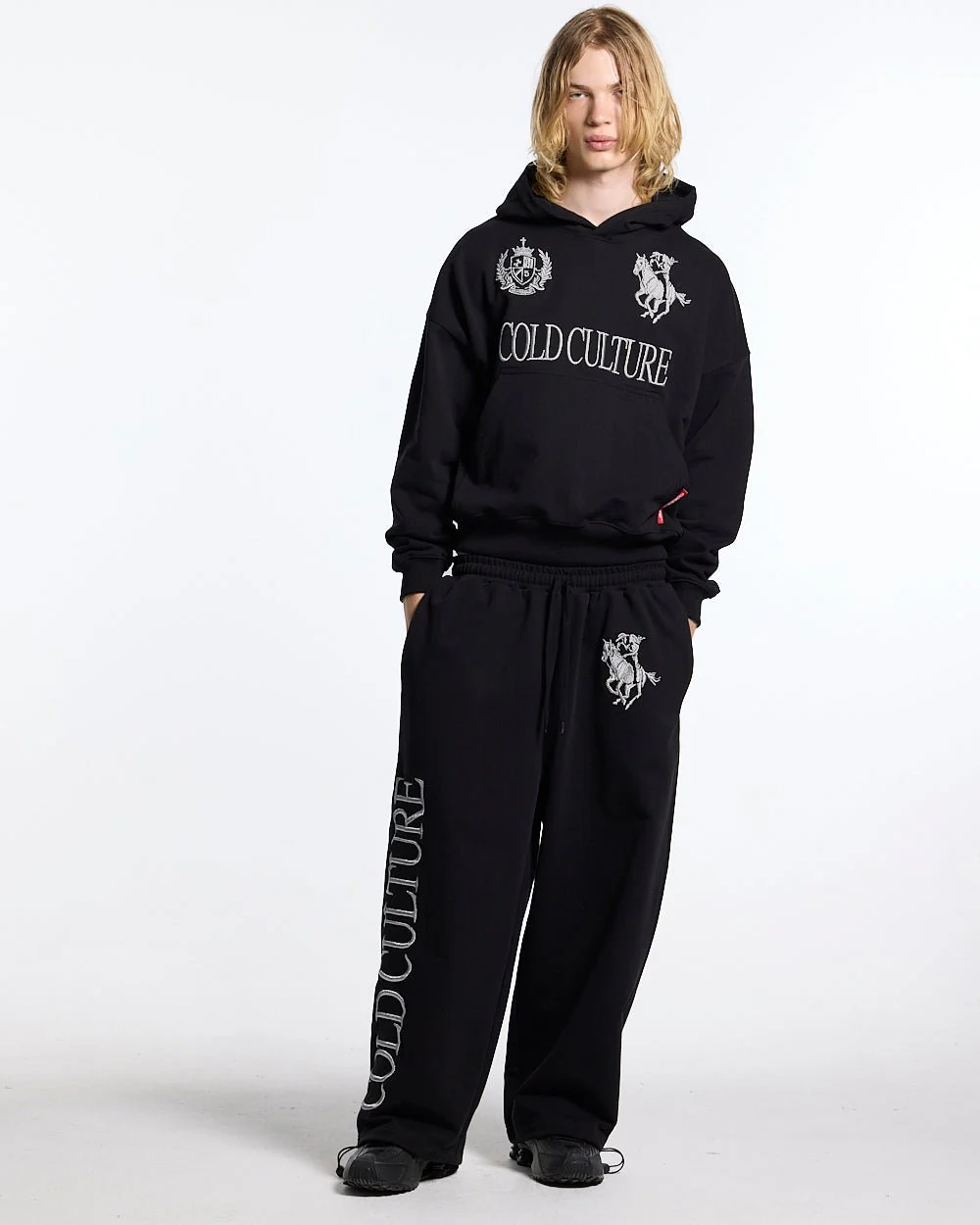 RIDING CLUB HOODIE BLACK - Image 5