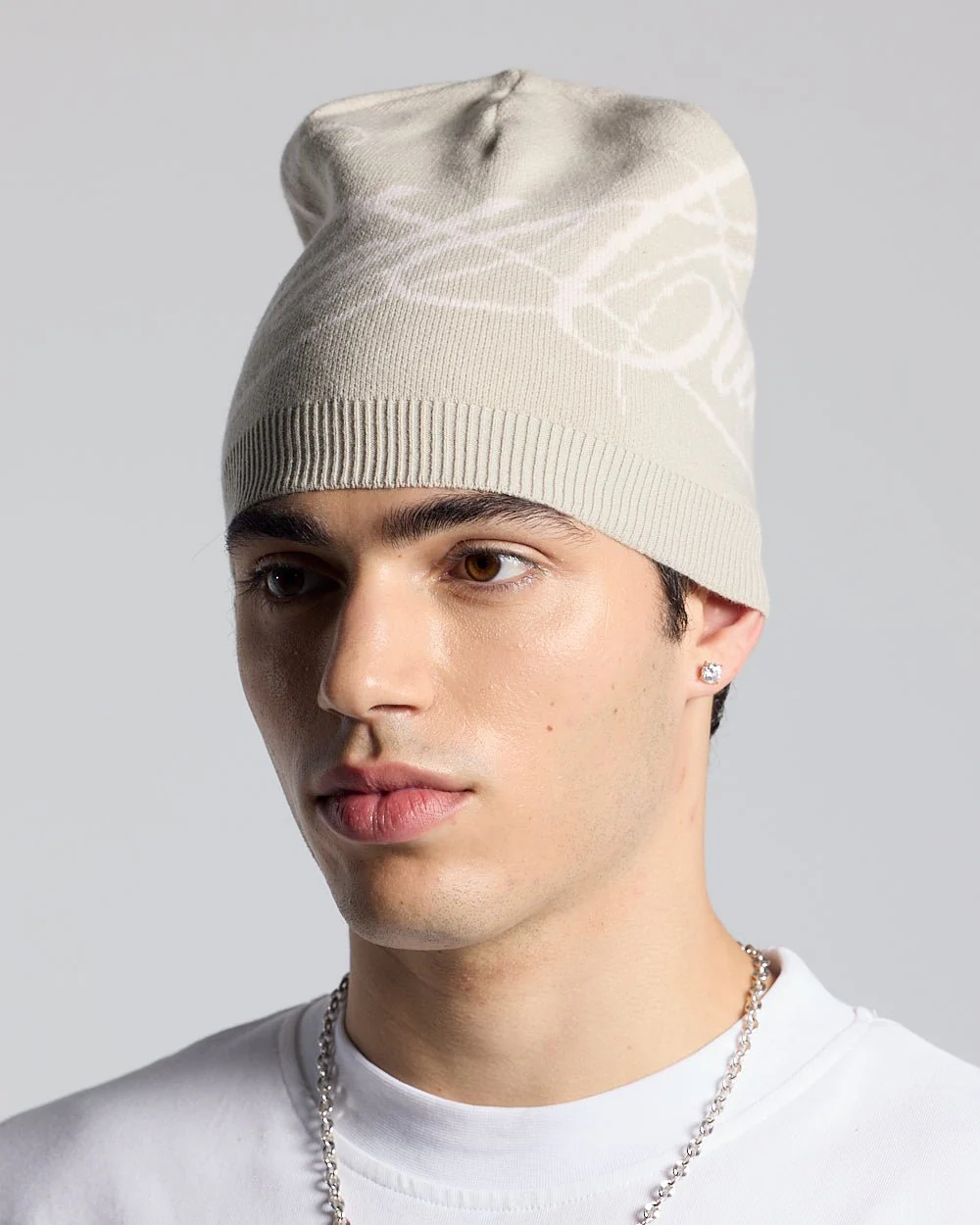 SCRIPT BEANIE BEIGE - Image 2