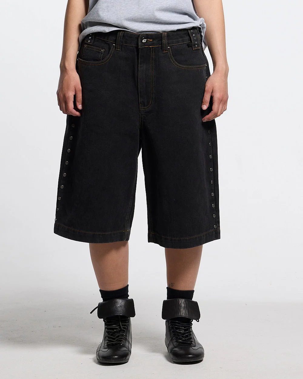 STUDS SHORT BLACK - Image 10