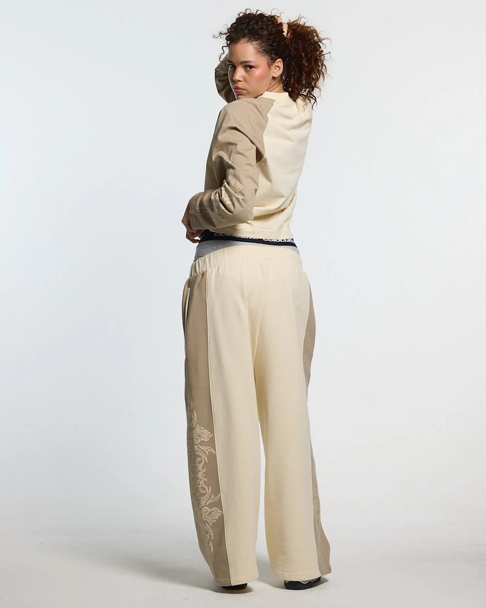 TRIBAL LONGSLEEVE GREY & OFF WHITE - Image 6