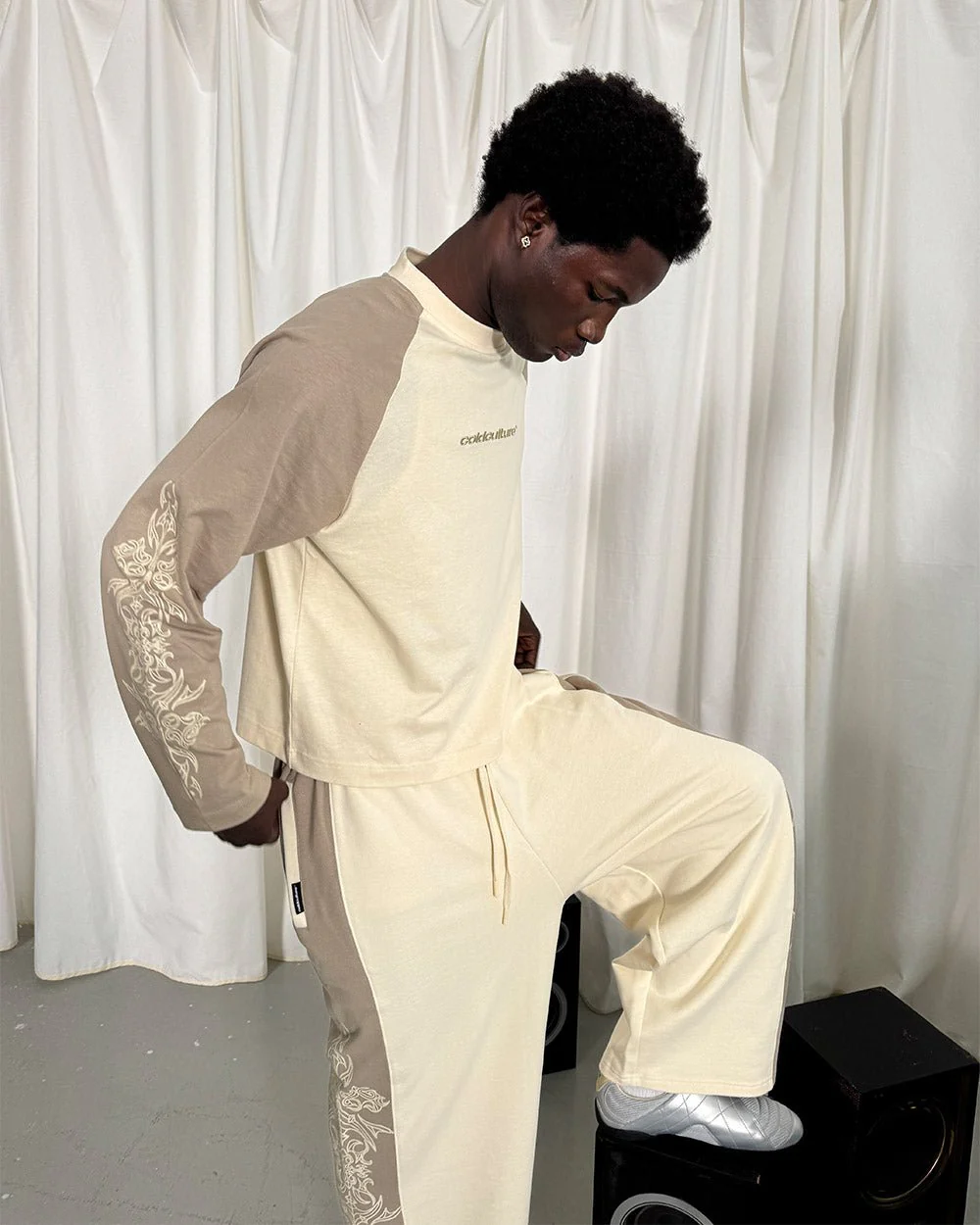 TRIBAL LONGSLEEVE GREY & OFF WHITE - Image 7